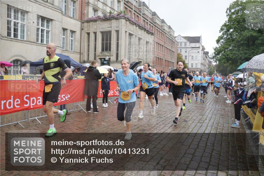 13.09.2026 - Kiel Lauf Yannick Fuchs http://msf.ph/oto/10413231 13.09.2026 10:44:48 Ziel 427, 688, 1323, 1357, 1751, 1753, 2189, 2488, 2952, 3134, 3152, 3282, 3591, 4033, 4532, 4829, 5420, 5567, 6580, 6731, 7122, 7279, 7701, 7910, 8445, 8669, 9326, 10082, 10572, 11714, 11731, 12105, 12240, 12543, 12569, 12620, 501, 702, 1275, 1335, 1377, 1379, 1439, 1839, 2289, 2545, 2659, 2826, 2837, 2920, 3009, 3186, 3469, 3980, 4243, 4432, 5183, 5294, 5567, 5599, 5697, 5699, 5740, 5778, 5859, 6194, 6229, 6611, 6637, 6711, 6959, 7250, 7291, 7468, 7504, 7677 meine-sportfotos.de