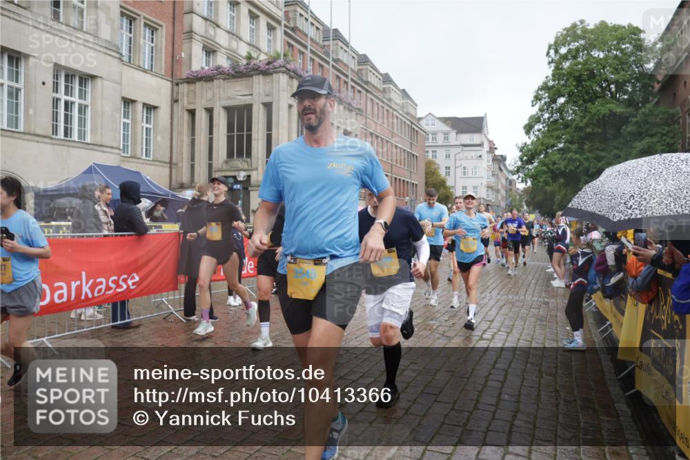 13.09.2026 - Kiel Lauf Yannick Fuchs http://msf.ph/oto/10413366 13.09.2026 10:44:57 Ziel 427, 451, 1181, 1323, 1606, 2189, 2952, 3591, 3753, 4829, 6298, 6731, 7327, 7765, 8198, 8941, 9326, 9917, 10388, 10572, 11473, 11731, 12240, 12543, 12620, 501, 688, 1275, 1335, 1357, 1377, 1751, 1753, 2189, 2289, 2488, 2545, 2659, 2837, 2920, 3009, 3134, 3152, 3282, 3980, 4033, 4243, 4432, 4532, 5294, 5420, 5567, 5599, 5697, 5699, 5778, 6194, 6229, 6580, 6637, 6711, 6959, 7122, 7279, 7468, 7677, 7701, 7910, 8445, 8669, 10082, 1482, 1590, 2391, 3285, 3796, 4588, 5220, 5361 meine-sportfotos.de
