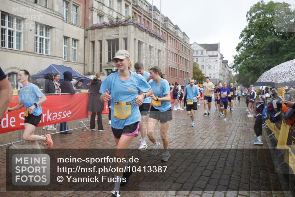 13.09.2026 - Kiel Lauf Yannick Fuchs http://msf.ph/oto/10413387 13.09.2026 10:44:58 Ziel 427, 451, 1181, 1323, 1606, 2952, 3591, 3753, 4829, 6298, 6731, 7327, 7765, 8198, 8941, 9326, 9702, 9703, 9917, 10388, 10572, 11473, 11731, 12240, 12543, 12670, 501, 688, 1275, 1335, 1357, 1377, 1751, 1753, 2189, 2289, 2488, 2545, 2659, 2837, 2920, 3009, 3134, 3152, 3282, 3980, 4033, 4243, 4432, 4532, 4829, 5294, 5420, 5567, 5599, 5699, 6194, 6580, 6637, 6711, 6959, 7122, 7279, 7468, 7677, 7701, 7910, 8445, 8669, 10082, 1482, 1590, 2391, 3285, 3796, 4588, 5220, 5361 meine-sportfotos.de