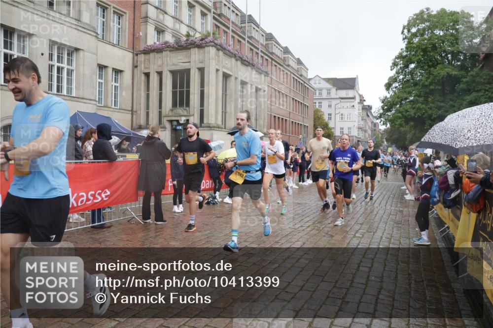 13.09.2026 - Kiel Lauf Yannick Fuchs http://msf.ph/oto/10413399 13.09.2026 10:44:59 Ziel 427, 451, 1181, 1323, 1606, 2952, 3591, 3753, 3872, 6298, 6731, 7327, 7765, 8198, 8941, 9326, 9702, 9703, 9917, 10388, 10572, 11473, 11731, 12240, 12543, 12670, 501, 688, 1335, 1357, 1751, 1753, 2189, 2488, 2659, 2837, 2920, 3009, 3134, 3152, 3282, 3980, 4033, 4243, 4432, 4532, 4829, 5294, 5420, 5567, 5599, 5699, 6194, 6580, 6637, 6711, 6731, 6959, 7122, 7279, 7468, 7677, 7701, 7910, 8445, 8669, 9326, 10082, 1482, 1590, 2391, 3285, 3796, 4588, 5220, 5361 meine-sportfotos.de