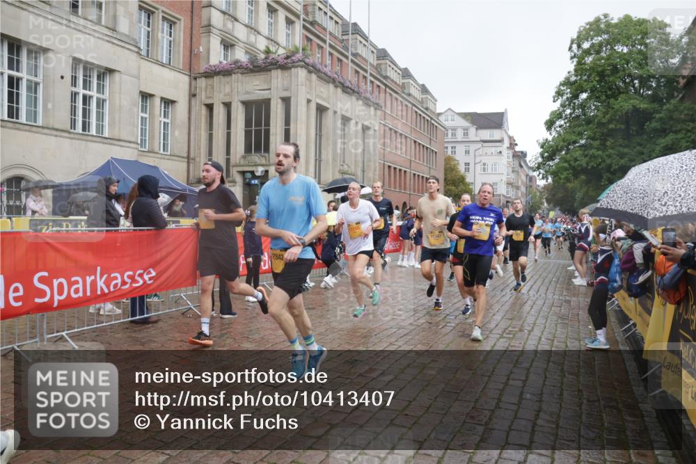 13.09.2026 - Kiel Lauf Yannick Fuchs http://msf.ph/oto/10413407 13.09.2026 10:45:00 Ziel 427, 451, 1181, 1323, 1606, 2952, 3591, 3753, 3872, 4044, 6298, 7327, 7765, 8198, 8941, 9702, 9703, 9917, 10388, 10572, 11473, 12240, 12543, 12670, 501, 688, 1357, 1751, 1753, 2189, 2488, 2659, 2837, 2920, 3134, 3152, 3282, 3980, 4033, 4243, 4432, 4532, 4829, 5294, 5420, 5567, 5599, 5699, 6194, 6580, 6637, 6711, 6731, 7122, 7279, 7468, 7677, 7701, 7910, 8445, 8669, 9326, 10082, 1482, 1590, 2391, 3285, 3796, 4588, 5220, 5361 meine-sportfotos.de