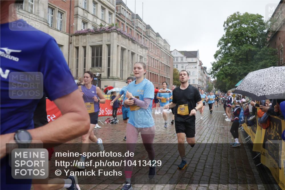 13.09.2026 - Kiel Lauf Yannick Fuchs http://msf.ph/oto/10413429 13.09.2026 10:45:02 Ziel 427, 451, 1181, 1606, 2410, 3753, 3872, 4044, 4681, 6298, 7327, 7765, 8198, 8941, 9702, 9703, 9917, 10388, 10526, 10572, 10666, 10986, 11473, 12240, 12670, 501, 688, 1323, 1357, 1751, 1753, 2189, 2488, 2659, 2837, 2920, 2952, 3134, 3152, 3282, 3591, 3980, 4033, 4243, 4432, 4532, 4829, 5420, 5567, 5699, 6194, 6580, 6637, 6711, 6731, 7122, 7279, 7468, 7677, 7701, 7910, 8445, 8669, 9326, 10082, 1482, 1590, 2391, 3285, 3796, 4588, 5220, 5361 meine-sportfotos.de