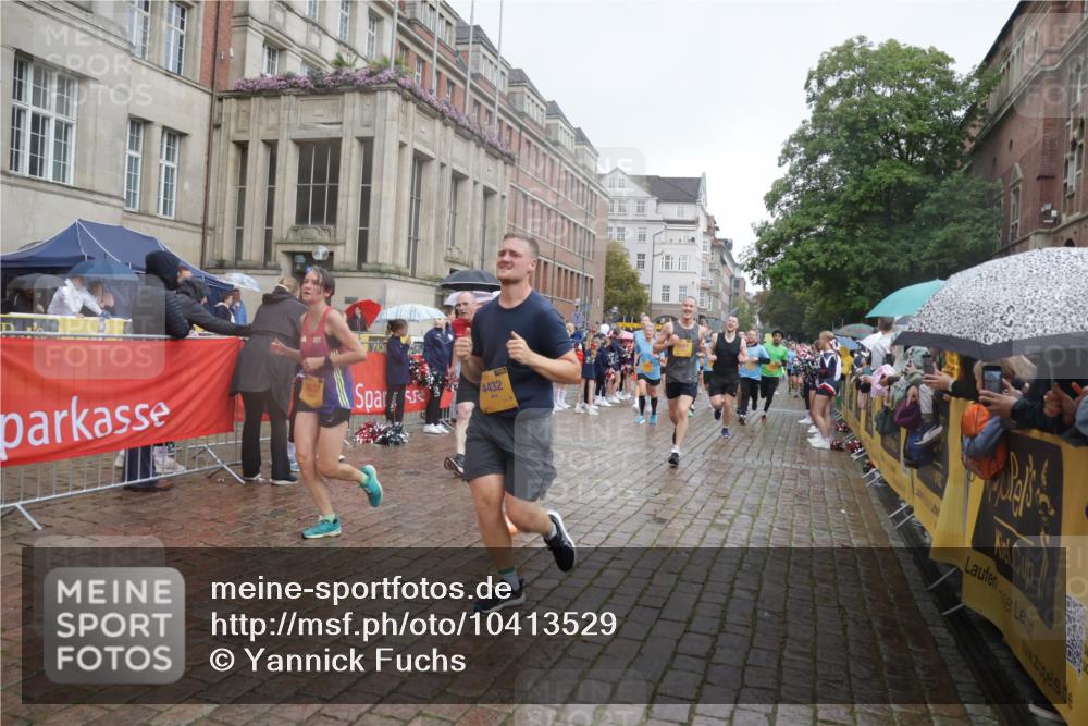 13.09.2026 - Kiel Lauf Yannick Fuchs http://msf.ph/oto/10413529 13.09.2026 10:45:10 Ziel 478, 979, 1482, 1590, 1606, 1703, 1878, 2391, 2410, 3753, 3872, 4044, 4588, 4681, 5220, 5296, 5361, 5600, 5763, 5764, 6298, 7631, 7765, 8457, 8744, 9702, 9703, 9917, 9956, 10526, 10666, 10915, 10986, 11473, 12670, 427, 451, 688, 1181, 1323, 1357, 1751, 1753, 2189, 2488, 2952, 3134, 3152, 3282, 3591, 4033, 4432, 4532, 4829, 5420, 5567, 6194, 6580, 6637, 6731, 7122, 7279, 7327, 7701, 7910, 8198, 8445, 8669, 8941, 9326, 9917, 10082, 10388, 10572, 461, 3285, 3796 meine-sportfotos.de