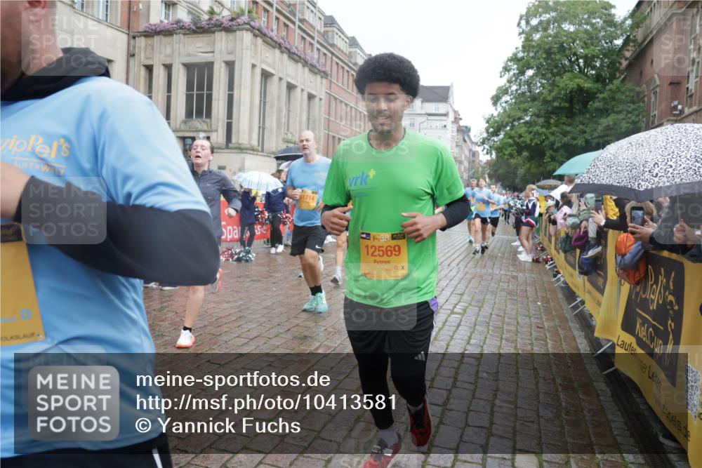13.09.2026 - Kiel Lauf Yannick Fuchs http://msf.ph/oto/10413581 13.09.2026 10:45:14 Ziel 478, 979, 1482, 1575, 1590, 1703, 1878, 2391, 2410, 3285, 3796, 3872, 4044, 4588, 4681, 5220, 5296, 5361, 5600, 5763, 5764, 6799, 7631, 8457, 8744, 9378, 9845, 9956, 10183, 10526, 10666, 10915, 10948, 10986, 11541, 427, 451, 688, 1181, 1323, 1357, 1606, 1751, 1753, 2189, 2488, 2952, 3134, 3152, 3282, 3591, 3753, 3872, 4033, 4532, 4829, 5420, 6298, 6580, 6731, 7122, 7279, 7327, 7701, 7765, 7910, 8198, 8445, 8669, 8941, 9326, 9702, 9917, 10082, 10388, 10572, 461, 1682 meine-sportfotos.de