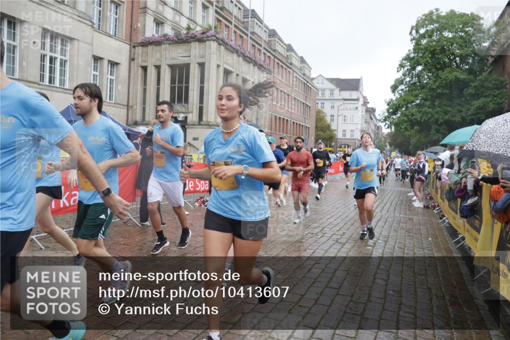 13.09.2026 - Kiel Lauf Yannick Fuchs http://msf.ph/oto/10413607 13.09.2026 10:45:16 Ziel 478, 979, 1482, 1575, 1590, 1703, 1878, 2391, 2410, 3263, 3264, 3285, 3796, 4588, 4681, 5220, 5296, 5361, 5600, 5763, 5764, 6799, 7631, 7795, 8457, 8744, 9378, 9845, 9956, 10183, 10526, 10666, 10915, 10948, 10986, 11541, 427, 451, 1181, 1323, 1357, 1606, 1751, 1753, 2189, 2410, 2488, 2952, 3134, 3152, 3282, 3591, 3753, 3872, 4044, 4532, 4681, 4829, 6298, 6731, 7122, 7279, 7327, 7765, 8198, 8445, 8669, 8941, 9326, 9702, 9917, 10082, 10388, 10572, 360, 461, 1682 meine-sportfotos.de