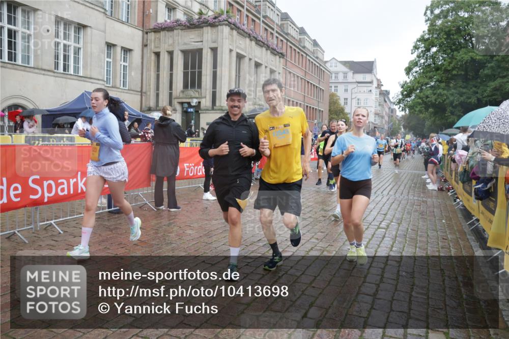 13.09.2026 - Kiel Lauf Yannick Fuchs http://msf.ph/oto/10413698 13.09.2026 10:45:25 Ziel 461, 1012, 1267, 1575, 1590, 1969, 2391, 2599, 2836, 3075, 3263, 3264, 3285, 3628, 3796, 4151, 4168, 4536, 4699, 4726, 5365, 5957, 6799, 7620, 7735, 7766, 7795, 8444, 8788, 9378, 9845, 9867, 10183, 10441, 10948, 11541, 11951, 12044, 12355, 12687, 427, 451, 478, 979, 1181, 1323, 1482, 1590, 1606, 1703, 1878, 2391, 2410, 2952, 3591, 3753, 3872, 4044, 4588, 4681, 5220, 5296, 5361, 5600, 5763, 5764, 6298, 7327, 7765, 8198, 8941, 9702, 9917, 10388, 10572, 360, 1015, 1682 meine-sportfotos.de