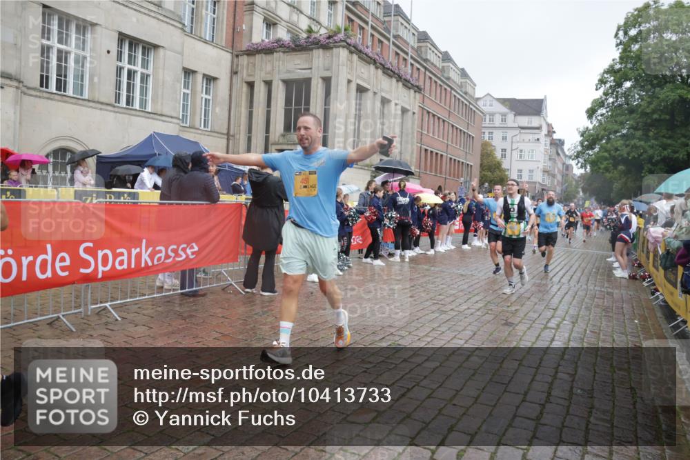 13.09.2026 - Kiel Lauf Yannick Fuchs http://msf.ph/oto/10413733 13.09.2026 10:45:28 Ziel 461, 1012, 1267, 1575, 1682, 1969, 2599, 2836, 3075, 3263, 3264, 3628, 3749, 4151, 4168, 4536, 4699, 4726, 5365, 5957, 6269, 6406, 6799, 7027, 7620, 7735, 7766, 7795, 8444, 8788, 9083, 9845, 9867, 9895, 10441, 10948, 11541, 11951, 12044, 12355, 12687, 427, 451, 478, 979, 1181, 1482, 1575, 1590, 1606, 1703, 1878, 2391, 2410, 3285, 3753, 3796, 3872, 4044, 4588, 4681, 5220, 5296, 5361, 5600, 5763, 5764, 6298, 6799, 7327, 7765, 8198, 8941, 9702, 9917, 10388, 10572, 360, 1015 meine-sportfotos.de