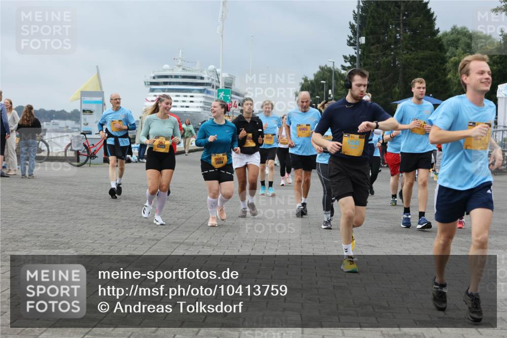 13.09.2026 - Kiel Lauf Andreas Tolksdorf http://msf.ph/oto/10413759 13.09.2026 10:04:30 Kiellinie 567, 9987, 6965, 39, 7841 meine-sportfotos.de