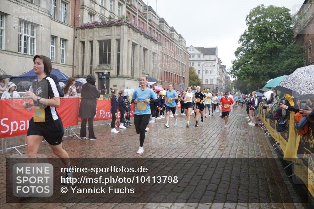 13.09.2026 - Kiel Lauf Yannick Fuchs http://msf.ph/oto/10413798 13.09.2026 10:45:33 Ziel 360, 461, 1012, 1180, 1267, 1682, 1969, 2599, 2836, 3075, 3182, 3347, 3749, 4151, 4536, 4586, 4699, 4726, 5957, 6269, 6406, 7027, 7735, 7766, 8282, 8444, 8762, 9083, 9429, 9867, 9895, 9914, 10441, 11951, 12044, 12355, 12687, 478, 979, 1482, 1575, 1590, 1606, 1703, 1878, 2391, 2410, 3263, 3264, 3285, 3628, 3753, 3796, 3872, 4044, 4168, 4588, 4681, 5220, 5296, 5361, 5365, 5600, 5763, 5764, 6298, 6799, 7765, 8941, 9702, 9917, 1015 meine-sportfotos.de