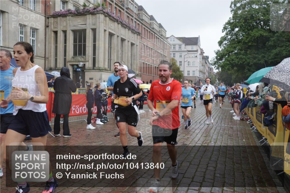 13.09.2026 - Kiel Lauf Yannick Fuchs http://msf.ph/oto/10413840 13.09.2026 10:45:35 Ziel 360, 461, 1180, 1267, 1682, 1752, 1969, 2599, 2836, 3075, 3182, 3347, 3749, 4151, 4536, 4586, 4699, 4726, 5957, 6269, 6406, 7027, 7735, 7766, 8282, 8444, 8762, 9083, 9429, 9867, 9895, 9914, 10441, 12044, 12687, 478, 979, 1012, 1267, 1482, 1575, 1590, 1606, 1703, 1878, 2391, 2410, 3263, 3264, 3285, 3628, 3753, 3796, 3872, 4044, 4168, 4588, 4681, 5220, 5296, 5361, 5365, 5600, 5763, 5764, 6298, 6799, 7765, 9702, 9917, 1015 meine-sportfotos.de