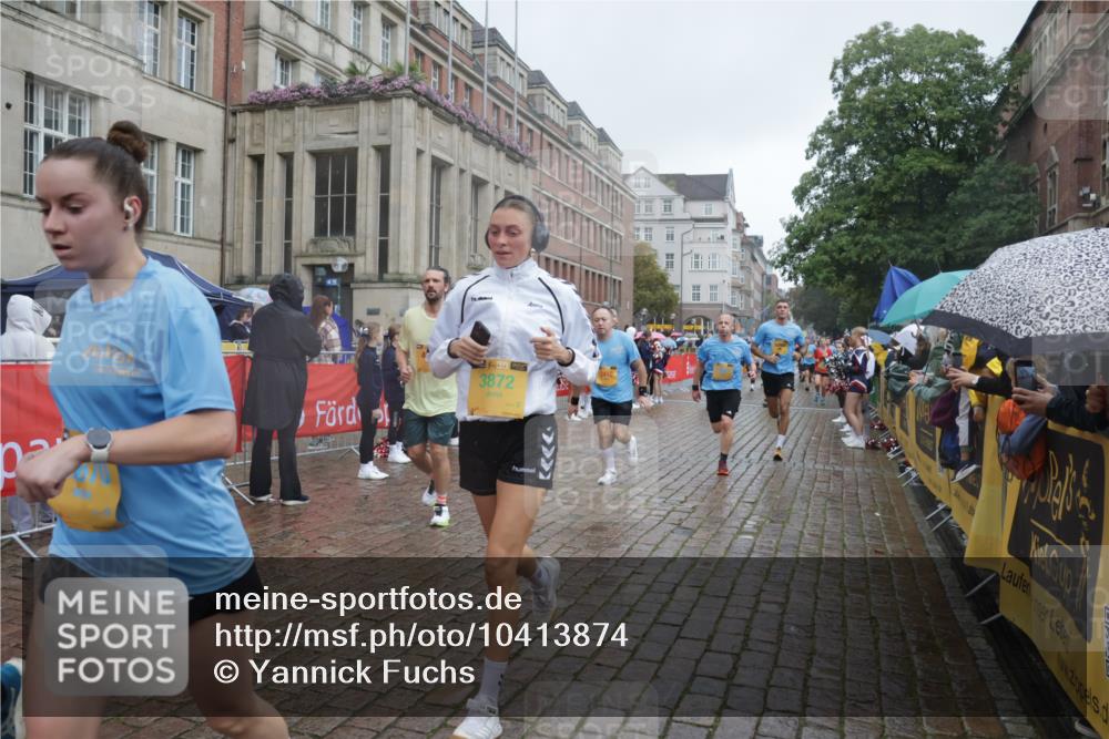 13.09.2026 - Kiel Lauf Yannick Fuchs http://msf.ph/oto/10413874 13.09.2026 10:45:38 Ziel 360, 461, 1015, 1065, 1180, 1484, 1682, 1752, 1969, 2599, 3075, 3182, 3347, 3749, 3807, 4151, 4586, 4699, 5072, 5205, 5278, 5957, 6269, 6406, 7027, 7503, 7735, 8282, 8442, 8444, 8731, 8762, 9083, 9429, 9727, 9774, 9895, 9914, 10149, 10407, 10441, 12044, 12687, 461, 478, 979, 1012, 1267, 1482, 1575, 1590, 1703, 1878, 1969, 2391, 2410, 2836, 3075, 3263, 3264, 3285, 3628, 3796, 3872, 4044, 4168, 4536, 4588, 4681, 4726, 5220, 5296, 5361, 5365, 5600, 5763, 5764, 5957, 6799, 9702 meine-sportfotos.de