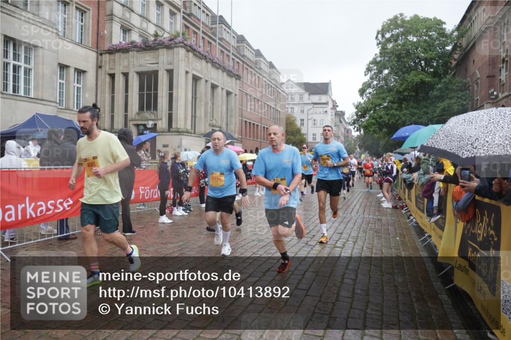 13.09.2026 - Kiel Lauf Yannick Fuchs http://msf.ph/oto/10413892 13.09.2026 10:45:39 Ziel 360, 1015, 1065, 1180, 1229, 1484, 1537, 1682, 1752, 2563, 2599, 3182, 3347, 3749, 3807, 4151, 4586, 4699, 5072, 5205, 5278, 6269, 6406, 7027, 7503, 7735, 8282, 8442, 8444, 8731, 8762, 9083, 9429, 9727, 9770, 9774, 9895, 9914, 10077, 10149, 10407, 12687, 461, 478, 979, 1012, 1267, 1482, 1575, 1590, 1703, 1878, 1969, 2391, 2410, 2836, 3075, 3263, 3264, 3285, 3628, 3796, 3872, 4044, 4151, 4168, 4536, 4588, 4681, 4699, 4726, 5220, 5296, 5361, 5365, 5600, 5763, 5764, 5957, 6799 meine-sportfotos.de