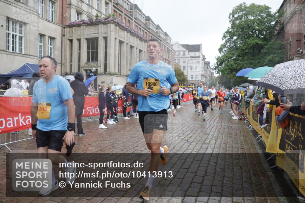13.09.2026 - Kiel Lauf Yannick Fuchs http://msf.ph/oto/10413913 13.09.2026 10:45:40 Ziel 360, 1015, 1065, 1180, 1229, 1484, 1537, 1682, 1752, 2563, 2599, 3182, 3347, 3608, 3749, 3807, 4586, 5072, 5205, 5278, 6269, 6406, 7027, 7503, 8203, 8282, 8442, 8731, 8762, 9083, 9429, 9727, 9770, 9774, 9895, 9914, 10077, 10149, 10407, 12687, 461, 478, 979, 1012, 1267, 1482, 1575, 1590, 1703, 1878, 1969, 2391, 2410, 2599, 2836, 3075, 3263, 3264, 3285, 3628, 3796, 4044, 4151, 4168, 4536, 4588, 4681, 4699, 4726, 5220, 5296, 5361, 5365, 5600, 5763, 5764, 5957, 6799 meine-sportfotos.de
