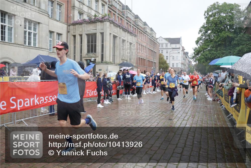 13.09.2026 - Kiel Lauf Yannick Fuchs http://msf.ph/oto/10413926 13.09.2026 10:45:41 Ziel 360, 1015, 1065, 1180, 1229, 1484, 1537, 1682, 1752, 2563, 3182, 3347, 3608, 3749, 3807, 4586, 5072, 5205, 5278, 6269, 6406, 7027, 7503, 7889, 8203, 8282, 8442, 8731, 8762, 9083, 9429, 9727, 9770, 9774, 9895, 9914, 10077, 10149, 10407, 461, 478, 979, 1012, 1267, 1482, 1575, 1590, 1703, 1878, 1969, 2391, 2410, 2599, 2836, 3075, 3263, 3264, 3285, 3628, 3796, 4151, 4168, 4536, 4588, 4681, 4699, 4726, 5220, 5296, 5361, 5365, 5600, 5763, 5764, 5957, 6269, 6799 meine-sportfotos.de
