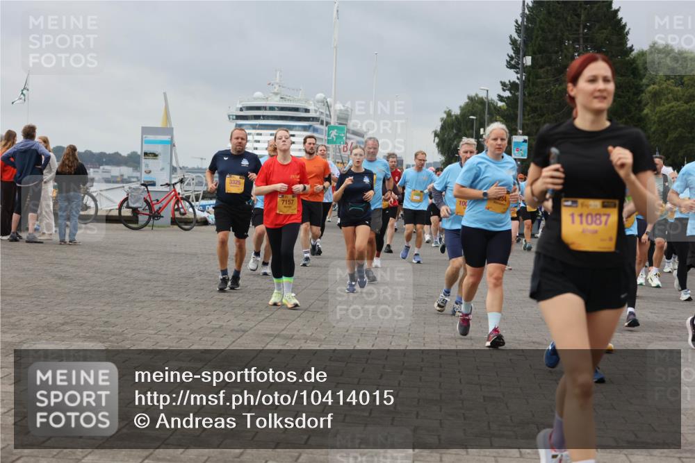13.09.2026 - Kiel Lauf Andreas Tolksdorf http://msf.ph/oto/10414015 13.09.2026 10:04:54 Kiellinie 3325, 7157, 100, 11087 meine-sportfotos.de