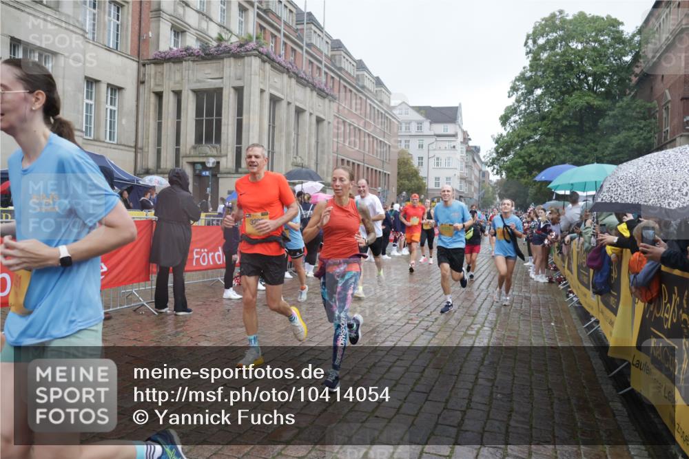 13.09.2026 - Kiel Lauf Yannick Fuchs http://msf.ph/oto/10414054 13.09.2026 10:45:50 Ziel 123, 499, 1015, 1065, 1229, 1484, 1537, 1725, 2421, 2563, 3608, 3807, 5072, 5205, 5278, 7503, 7889, 8203, 8442, 8731, 8816, 9727, 9770, 9774, 9843, 10046, 10077, 10149, 10407, 10569, 11745, 12150, 12224, 360, 461, 1012, 1180, 1267, 1575, 1590, 1682, 1752, 1969, 2391, 2599, 2836, 3075, 3182, 3263, 3264, 3285, 3347, 3628, 3749, 3796, 4151, 4168, 4536, 4586, 4699, 4726, 5365, 5957, 6269, 6406, 6799, 8282, 498, 550, 9207, 1482, 1590 meine-sportfotos.de