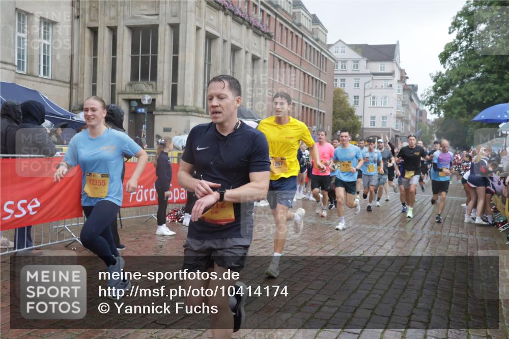 13.09.2026 - Kiel Lauf Yannick Fuchs http://msf.ph/oto/10414174 13.09.2026 10:45:58 Ziel 123, 499, 550, 665, 1725, 2421, 3781, 3844, 5348, 5510, 5515, 5564, 6385, 7073, 7772, 8403, 8551, 8655, 8881, 9375, 9843, 10046, 10569, 10615, 10735, 10975, 11670, 11822, 12150, 12224, 12748, 360, 461, 499, 1012, 1015, 1065, 1180, 1229, 1267, 1484, 1537, 1682, 1752, 1969, 2563, 2599, 2836, 3075, 3182, 3347, 3608, 3749, 3807, 4151, 4536, 4586, 4699, 4726, 5072, 5205, 5278, 5957, 6269, 6406, 7503, 7889, 8203, 8282, 8442, 8731, 8816, 498, 9207 meine-sportfotos.de