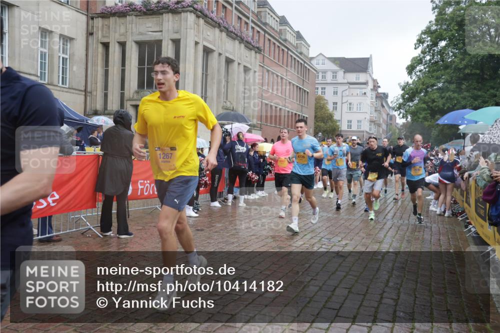 13.09.2026 - Kiel Lauf Yannick Fuchs http://msf.ph/oto/10414182 13.09.2026 10:45:58 Ziel 123, 499, 550, 665, 1725, 2421, 3781, 3844, 5348, 5510, 5515, 5564, 6385, 7073, 7772, 8403, 8551, 8655, 8881, 9375, 9843, 10046, 10569, 10615, 10735, 10975, 11670, 11822, 12150, 12224, 12748, 360, 461, 499, 1012, 1015, 1065, 1180, 1229, 1267, 1484, 1537, 1682, 1752, 1969, 2563, 2599, 2836, 3075, 3182, 3347, 3608, 3749, 3807, 4151, 4536, 4586, 4699, 4726, 5072, 5205, 5278, 5957, 6269, 6406, 7503, 7889, 8203, 8282, 8442, 8731, 8816, 498, 9207 meine-sportfotos.de