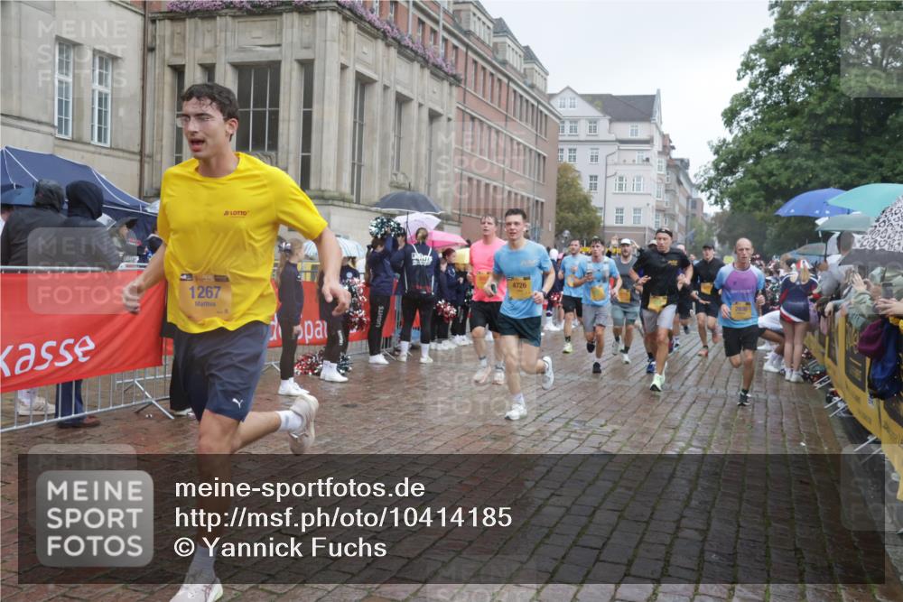 13.09.2026 - Kiel Lauf Yannick Fuchs http://msf.ph/oto/10414185 13.09.2026 10:45:59 Ziel 123, 550, 665, 1030, 1374, 1582, 1725, 2421, 3781, 3844, 5348, 5510, 5515, 5564, 6385, 6436, 6980, 7073, 7772, 8403, 8551, 8561, 8655, 8881, 9375, 9715, 9843, 10046, 10569, 10615, 10735, 10975, 11670, 11822, 12748, 360, 461, 499, 1012, 1015, 1065, 1180, 1229, 1267, 1484, 1537, 1682, 1725, 1752, 1969, 2563, 2599, 2836, 3075, 3182, 3347, 3608, 3749, 3807, 4151, 4536, 4586, 4699, 4726, 5072, 5205, 5278, 5957, 6269, 6406, 7503, 7889, 8203, 8282, 8442, 8731, 8816, 498, 9207 meine-sportfotos.de