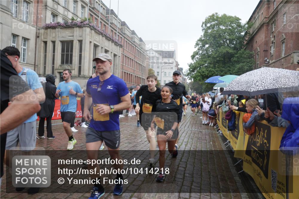 13.09.2026 - Kiel Lauf Yannick Fuchs http://msf.ph/oto/10414218 13.09.2026 10:46:02 Ziel 123, 272, 498, 550, 665, 1030, 1374, 1582, 3781, 3844, 5348, 5510, 5515, 5564, 6385, 6436, 6980, 7073, 7772, 7939, 8403, 8551, 8561, 8655, 8881, 9207, 9375, 9715, 9843, 10046, 10050, 10569, 10615, 10735, 10809, 10975, 11670, 11822, 12748, 123, 360, 461, 499, 1015, 1065, 1180, 1229, 1484, 1537, 1682, 1725, 1752, 1969, 2421, 2563, 2599, 3075, 3182, 3347, 3608, 3749, 3807, 4151, 4536, 4586, 4699, 5072, 5205, 5278, 5957, 6269, 6406, 7503, 7889, 8203, 8282, 8442, 8731, 8816 meine-sportfotos.de