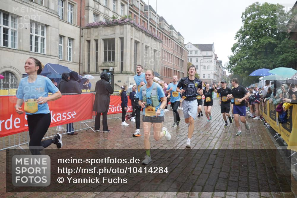 13.09.2026 - Kiel Lauf Yannick Fuchs http://msf.ph/oto/10414284 13.09.2026 10:46:06 Ziel 272, 498, 550, 665, 1030, 1374, 1582, 3781, 3844, 5348, 5510, 5515, 5564, 6385, 6436, 6980, 7073, 7241, 7772, 7939, 8403, 8551, 8561, 8655, 8881, 9207, 9375, 9715, 10050, 10615, 10735, 10809, 10975, 11670, 11822, 12481, 12748, 123, 360, 499, 1015, 1065, 1180, 1229, 1484, 1537, 1682, 1725, 1752, 2421, 2563, 3182, 3347, 3608, 3749, 3807, 4586, 5072, 5205, 5278, 6269, 6406, 7503, 7889, 8203, 8282, 8442, 8731, 8816, 6269 meine-sportfotos.de