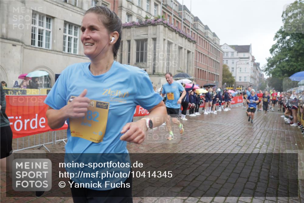 13.09.2026 - Kiel Lauf Yannick Fuchs http://msf.ph/oto/10414345 13.09.2026 10:46:09 Ziel 272, 498, 550, 665, 1030, 1374, 1582, 2448, 3422, 3781, 3844, 5017, 5348, 5510, 5515, 5564, 6385, 6436, 6980, 7073, 7241, 7772, 7840, 7939, 8310, 8403, 8551, 8561, 8881, 9207, 9375, 9715, 10050, 10615, 10809, 10975, 11670, 11822, 12077, 12306, 12481, 123, 360, 499, 1015, 1065, 1180, 1229, 1484, 1537, 1725, 1752, 2421, 2563, 3182, 3347, 3608, 3781, 3807, 4586, 5072, 5205, 5278, 7503, 7889, 8203, 8282, 8403, 8442, 8655, 8731, 8816, 8881, 6269 meine-sportfotos.de