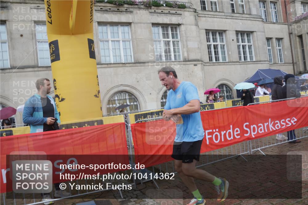 13.09.2026 - Kiel Lauf Yannick Fuchs http://msf.ph/oto/10414362 13.09.2026 10:46:11 Ziel 272, 498, 550, 665, 1013, 1030, 1374, 1582, 2448, 3422, 5017, 5348, 5421, 5510, 5515, 5564, 6385, 6436, 6980, 7044, 7241, 7772, 7840, 7939, 8310, 8551, 8561, 9207, 9361, 9375, 9715, 10050, 10615, 10699, 10809, 10975, 11642, 12077, 12306, 12481, 123, 499, 1015, 1065, 1229, 1484, 1537, 1725, 1752, 2421, 2563, 3347, 3608, 3781, 3807, 3844, 4586, 5072, 5205, 5278, 6385, 7073, 7503, 7889, 8203, 8282, 8403, 8442, 8551, 8655, 8731, 8816, 8881, 9375, 6269 meine-sportfotos.de