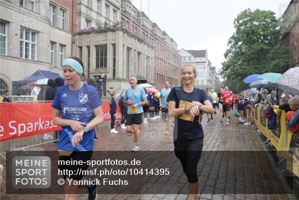 13.09.2026 - Kiel Lauf Yannick Fuchs http://msf.ph/oto/10414395 13.09.2026 10:46:12 Ziel 272, 498, 550, 665, 1013, 1030, 1374, 1582, 2448, 2776, 3422, 4397, 4516, 5017, 5348, 5421, 5510, 5515, 5564, 6436, 6980, 7044, 7241, 7772, 7840, 7939, 8310, 8561, 9207, 9361, 9715, 10050, 10615, 10699, 10809, 10975, 11642, 12077, 12306, 12481, 123, 499, 665, 1015, 1065, 1229, 1484, 1537, 1725, 1752, 2421, 2563, 3347, 3608, 3781, 3807, 3844, 4586, 5072, 5205, 5278, 5348, 5564, 6385, 7073, 7503, 7889, 8203, 8282, 8403, 8442, 8551, 8655, 8731, 8816, 8881, 9375, 6269 meine-sportfotos.de