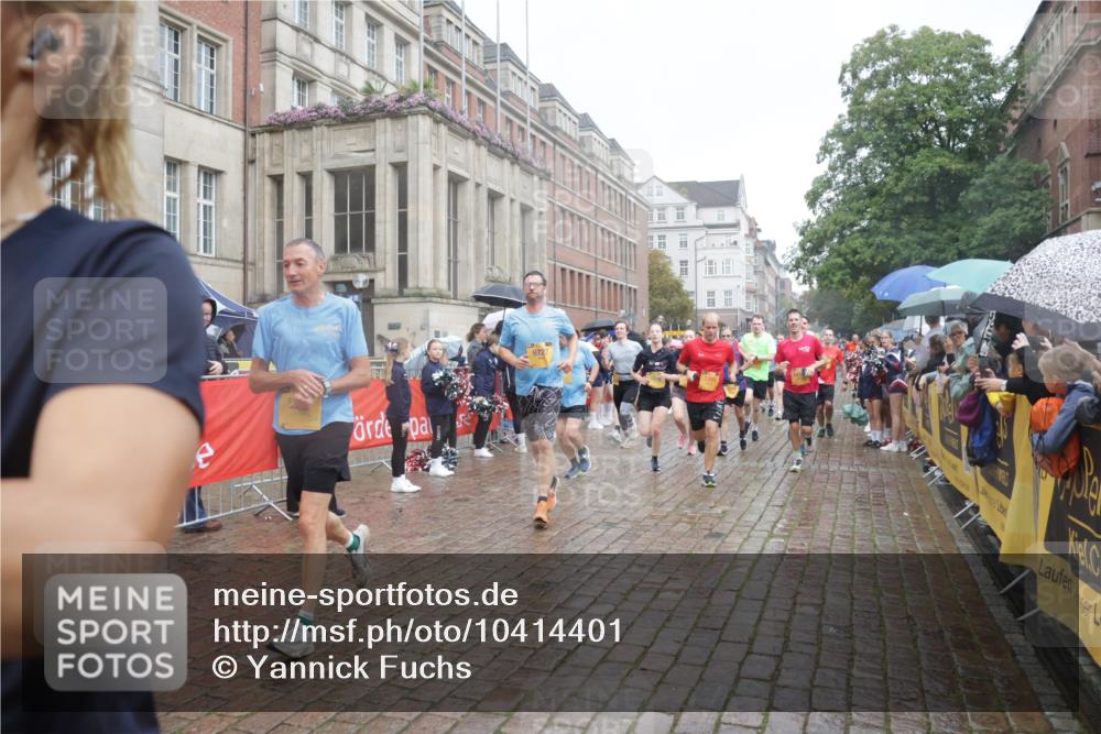 13.09.2026 - Kiel Lauf Yannick Fuchs http://msf.ph/oto/10414401 13.09.2026 10:46:13 Ziel 272, 498, 550, 1013, 1030, 1374, 1582, 2448, 2776, 3422, 4397, 4516, 5017, 5421, 5510, 5515, 6436, 6980, 7044, 7241, 7772, 7840, 7939, 8310, 8561, 9207, 9361, 9715, 10050, 10615, 10699, 10809, 10975, 11642, 12077, 12306, 12481, 123, 499, 550, 665, 1015, 1065, 1229, 1484, 1537, 1725, 1752, 2421, 2563, 3347, 3608, 3781, 3807, 3844, 4586, 5072, 5205, 5278, 5348, 5510, 5515, 5564, 6385, 7073, 7503, 7772, 7889, 8203, 8282, 8403, 8442, 8551, 8655, 8731, 8816, 8881, 9375, 6269 meine-sportfotos.de