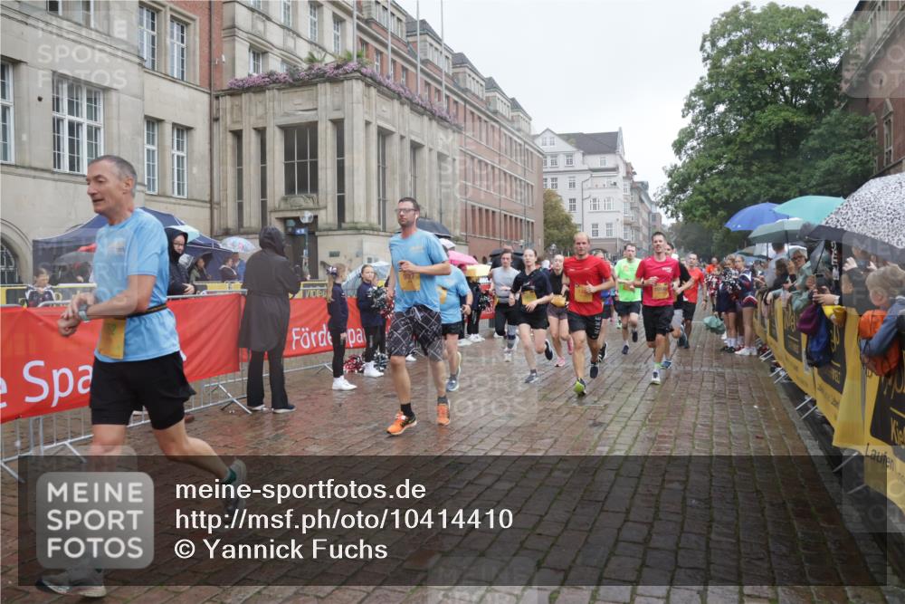 13.09.2026 - Kiel Lauf Yannick Fuchs http://msf.ph/oto/10414410 13.09.2026 10:46:13 Ziel 272, 498, 550, 1013, 1030, 1374, 1582, 2448, 2776, 3422, 4397, 4516, 5017, 5421, 5510, 5515, 6436, 6980, 7044, 7241, 7772, 7840, 7939, 8310, 8561, 9207, 9361, 9715, 10050, 10615, 10699, 10809, 10975, 11642, 12077, 12306, 12481, 123, 499, 550, 665, 1015, 1065, 1229, 1484, 1537, 1725, 1752, 2421, 2563, 3347, 3608, 3781, 3807, 3844, 4586, 5072, 5205, 5278, 5348, 5510, 5515, 5564, 6385, 7073, 7503, 7772, 7889, 8203, 8282, 8403, 8442, 8551, 8655, 8731, 8816, 8881, 9375, 6269 meine-sportfotos.de