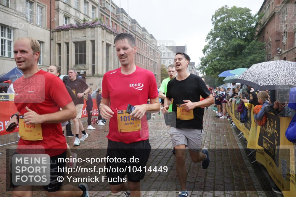 13.09.2026 - Kiel Lauf Yannick Fuchs http://msf.ph/oto/10414449 13.09.2026 10:46:16 Ziel 272, 1013, 2448, 2776, 3422, 4331, 4397, 4516, 5017, 5421, 7044, 7241, 7840, 7939, 8277, 8310, 9361, 10050, 10469, 10699, 11642, 12000, 12077, 12306, 12481, 123, 498, 499, 550, 665, 1015, 1030, 1065, 1229, 1374, 1484, 1537, 1582, 1725, 2421, 2563, 3608, 3781, 3807, 3844, 5072, 5205, 5278, 5348, 5510, 5515, 5564, 6385, 6436, 6980, 7073, 7503, 7772, 7889, 8203, 8403, 8442, 8551, 8561, 8655, 8731, 8816, 8881, 9207, 9375, 9715, 10050, 10809, 4499, 12466, 1229, 1537, 2563 meine-sportfotos.de