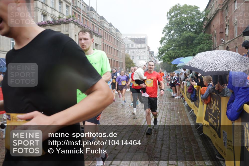 13.09.2026 - Kiel Lauf Yannick Fuchs http://msf.ph/oto/10414464 13.09.2026 10:46:16 Ziel 272, 1013, 2448, 2776, 3422, 4331, 4397, 4516, 5017, 5421, 7044, 7241, 7840, 7939, 8277, 8310, 9361, 10050, 10469, 10699, 11642, 12000, 12077, 12306, 12481, 123, 498, 499, 550, 665, 1015, 1030, 1065, 1229, 1374, 1484, 1537, 1582, 1725, 2421, 2563, 3608, 3781, 3807, 3844, 5072, 5205, 5278, 5348, 5510, 5515, 5564, 6385, 6436, 6980, 7073, 7503, 7772, 7889, 8203, 8403, 8442, 8551, 8561, 8655, 8731, 8816, 8881, 9207, 9375, 9715, 10050, 10809, 4499, 12466, 1229, 1537, 2563 meine-sportfotos.de