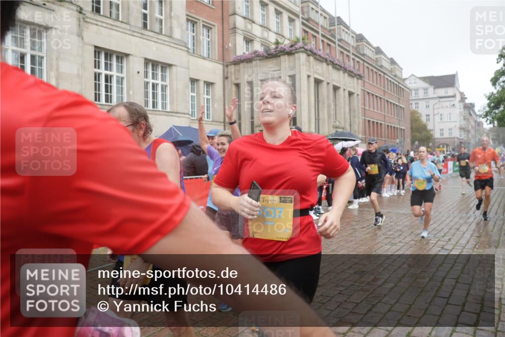 13.09.2026 - Kiel Lauf Yannick Fuchs http://msf.ph/oto/10414486 13.09.2026 10:46:18 Ziel 1013, 1913, 2448, 2776, 3422, 4331, 4397, 4516, 5017, 5421, 7044, 7241, 7840, 8277, 8310, 8520, 9361, 10469, 10699, 10836, 11232, 11642, 12000, 12077, 12306, 12481, 123, 272, 498, 499, 550, 665, 1030, 1229, 1374, 1537, 1582, 1725, 2421, 2563, 3608, 3781, 3844, 5205, 5348, 5510, 5515, 5564, 6385, 6436, 6980, 7073, 7503, 7772, 7889, 7939, 8203, 8403, 8551, 8561, 8655, 8816, 8881, 9207, 9375, 9715, 10050, 10809, 4499, 9875, 12466, 1229, 1537, 2563, 7889 meine-sportfotos.de