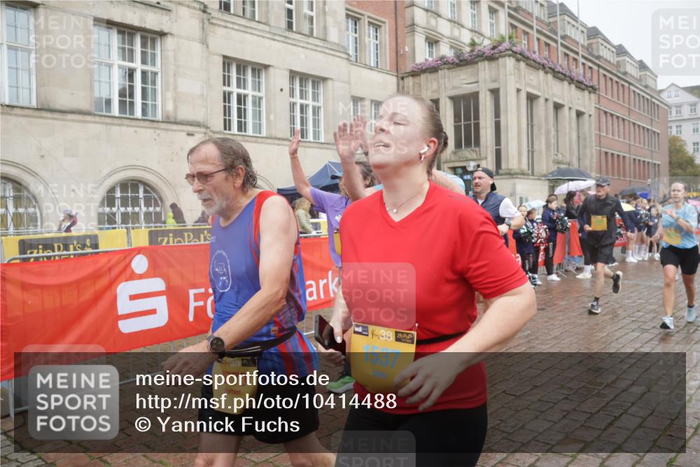 13.09.2026 - Kiel Lauf Yannick Fuchs http://msf.ph/oto/10414488 13.09.2026 10:46:18 Ziel 1013, 1913, 2448, 2776, 3422, 4331, 4397, 4516, 5017, 5421, 7044, 7241, 7840, 8277, 8310, 8520, 9361, 10469, 10699, 10836, 11232, 11642, 12000, 12077, 12306, 12481, 123, 272, 498, 499, 550, 665, 1030, 1229, 1374, 1537, 1582, 1725, 2421, 2563, 3608, 3781, 3844, 5205, 5348, 5510, 5515, 5564, 6385, 6436, 6980, 7073, 7503, 7772, 7889, 7939, 8203, 8403, 8551, 8561, 8655, 8816, 8881, 9207, 9375, 9715, 10050, 10809, 4499, 9875, 12466, 1229, 1537, 2563, 7889 meine-sportfotos.de