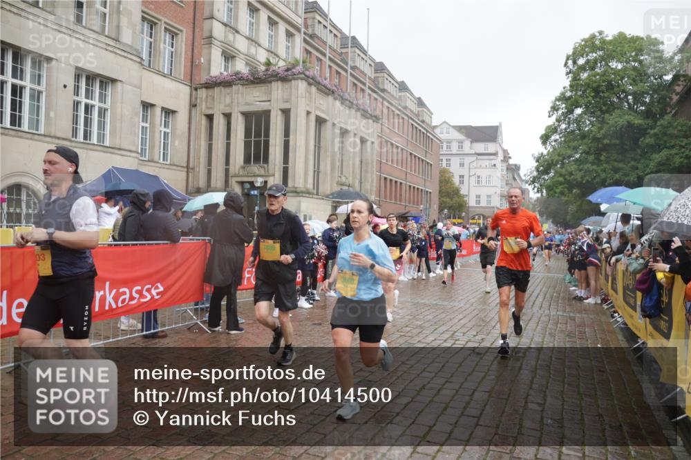13.09.2026 - Kiel Lauf Yannick Fuchs http://msf.ph/oto/10414500 13.09.2026 10:46:19 Ziel 1013, 1913, 2448, 2776, 3422, 4331, 4397, 4516, 5017, 5421, 7044, 7241, 7840, 8277, 8310, 8520, 9361, 10469, 10699, 10836, 11232, 11642, 12000, 12077, 12306, 12481, 123, 272, 498, 499, 550, 665, 1030, 1229, 1374, 1537, 1582, 1725, 2421, 2563, 3608, 3781, 3844, 5348, 5510, 5515, 5564, 6385, 6436, 6980, 7073, 7772, 7889, 7939, 8203, 8403, 8551, 8561, 8655, 8816, 8881, 9207, 9375, 9715, 10050, 10809, 4499, 9875, 12466, 1229, 1537, 2563, 7889 meine-sportfotos.de