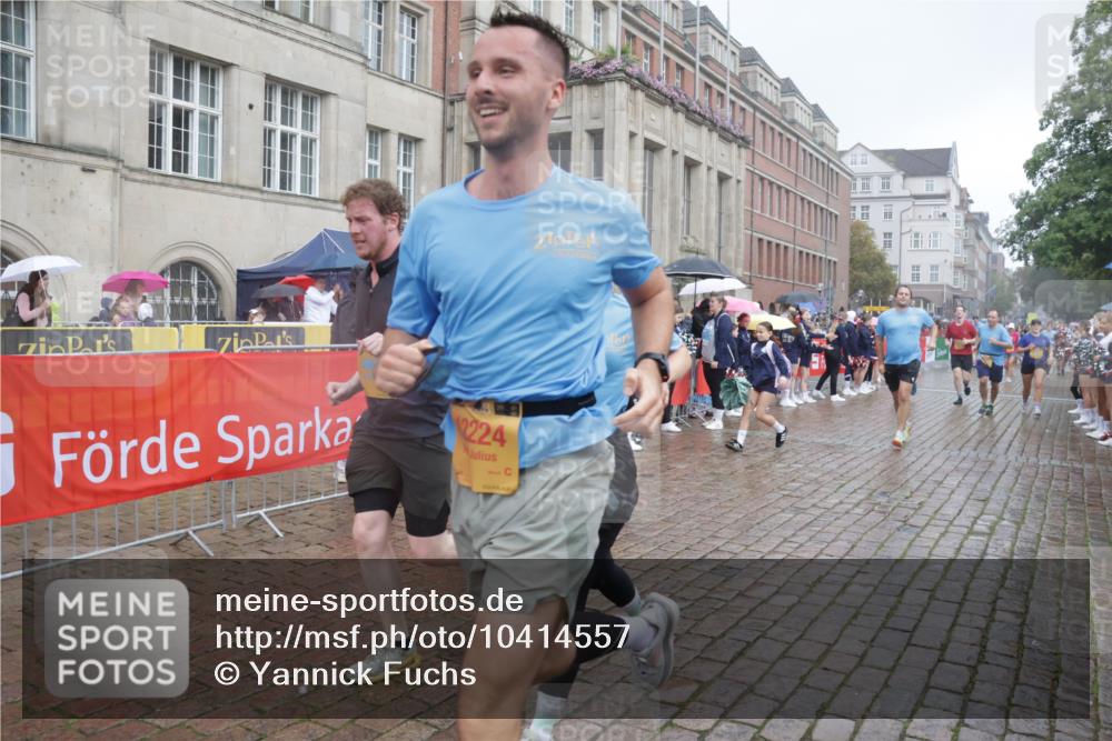 13.09.2026 - Kiel Lauf Yannick Fuchs http://msf.ph/oto/10414557 13.09.2026 10:46:22 Ziel 206, 1013, 1913, 2448, 2776, 3422, 4331, 4397, 4516, 5017, 5421, 7044, 7840, 8277, 8310, 8520, 9361, 9415, 10469, 10699, 10836, 11232, 11642, 12000, 12077, 12306, 12743, 123, 272, 498, 499, 550, 665, 1030, 1374, 1582, 1725, 2421, 3781, 3844, 5348, 5510, 5515, 5564, 6385, 6436, 6980, 7073, 7241, 7772, 7939, 8403, 8551, 8561, 8655, 8816, 8881, 9207, 9375, 9715, 10050, 10809, 4499, 9875, 12466, 1229, 1537, 2563, 7889 meine-sportfotos.de