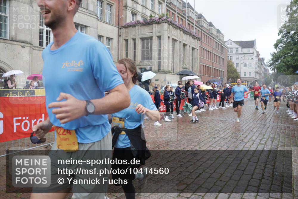 13.09.2026 - Kiel Lauf Yannick Fuchs http://msf.ph/oto/10414560 13.09.2026 10:46:23 Ziel 206, 1013, 1913, 2448, 2776, 3422, 4331, 4397, 4516, 5017, 5421, 7044, 7840, 8277, 8310, 8520, 9361, 9415, 10469, 10699, 10836, 11232, 11642, 12000, 12077, 12306, 12743, 123, 272, 498, 499, 550, 665, 1030, 1374, 1582, 1725, 2421, 3422, 3781, 3844, 5017, 5348, 5510, 5515, 5564, 6385, 6436, 6980, 7073, 7241, 7772, 7939, 8310, 8403, 8551, 8561, 8655, 8881, 9207, 9375, 9715, 10050, 10809, 4499, 9875, 12466, 1229, 1537, 2563, 7889 meine-sportfotos.de