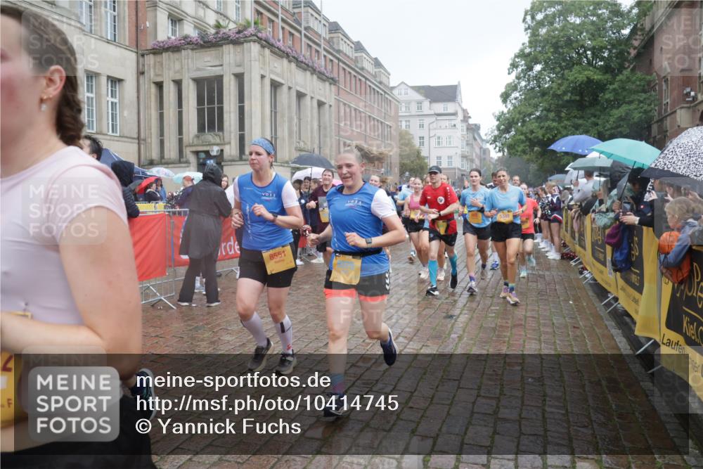 13.09.2026 - Kiel Lauf Yannick Fuchs http://msf.ph/oto/10414745 13.09.2026 10:46:35 Ziel 206, 972, 1325, 1430, 2027, 2037, 2594, 3109, 3117, 3677, 4242, 4499, 4763, 5591, 5974, 7061, 8678, 9415, 9844, 9875, 10758, 11742, 11825, 12307, 12466, 12704, 12743, 272, 498, 550, 665, 1013, 1030, 1374, 1582, 1913, 2448, 2776, 3422, 3844, 4331, 4397, 4516, 5017, 5348, 5421, 5510, 5515, 5564, 6385, 6436, 6980, 7044, 7073, 7241, 7772, 7840, 7939, 8277, 8310, 8520, 8551, 8561, 9207, 9361, 9375, 9715, 10050, 10469, 10699, 10809, 10836, 11232, 11642, 12000 meine-sportfotos.de