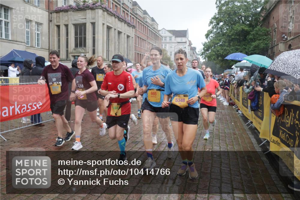 13.09.2026 - Kiel Lauf Yannick Fuchs http://msf.ph/oto/10414766 13.09.2026 10:46:36 Ziel 206, 972, 1325, 1430, 2027, 2037, 2594, 3109, 3117, 3677, 4242, 4499, 4763, 5591, 5974, 7061, 8475, 8678, 9248, 9415, 9844, 9875, 10706, 10758, 11742, 11825, 12307, 12466, 12704, 272, 498, 550, 665, 1013, 1030, 1374, 1582, 1913, 2448, 2776, 3422, 4331, 4397, 4516, 5017, 5348, 5421, 5510, 5515, 5564, 6385, 6436, 6980, 7044, 7241, 7772, 7840, 7939, 8277, 8310, 8520, 8551, 8561, 9207, 9361, 9375, 9715, 10050, 10469, 10699, 10809, 10836, 11232, 11642, 12000 meine-sportfotos.de