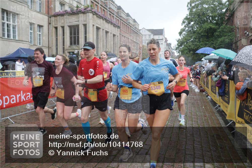 13.09.2026 - Kiel Lauf Yannick Fuchs http://msf.ph/oto/10414768 13.09.2026 10:46:36 Ziel 206, 972, 1325, 1430, 2027, 2037, 2594, 3109, 3117, 3677, 4242, 4499, 4763, 5591, 5974, 7061, 8475, 8678, 9248, 9415, 9844, 9875, 10706, 10758, 11742, 11825, 12307, 12466, 12704, 272, 498, 550, 665, 1013, 1030, 1374, 1582, 1913, 2448, 2776, 3422, 4331, 4397, 4516, 5017, 5348, 5421, 5510, 5515, 5564, 6385, 6436, 6980, 7044, 7241, 7772, 7840, 7939, 8277, 8310, 8520, 8551, 8561, 9207, 9361, 9375, 9715, 10050, 10469, 10699, 10809, 10836, 11232, 11642, 12000 meine-sportfotos.de