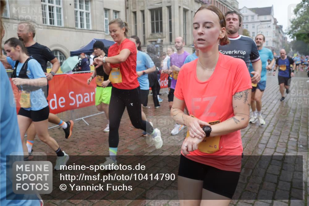 13.09.2026 - Kiel Lauf Yannick Fuchs http://msf.ph/oto/10414790 13.09.2026 10:46:38 Ziel 972, 1325, 1430, 2027, 2037, 2551, 2594, 3109, 3117, 3677, 4242, 4499, 4674, 4763, 5591, 5974, 6909, 7061, 8283, 8475, 8678, 8901, 9248, 9713, 9844, 9875, 10706, 10758, 10814, 11742, 11825, 12260, 12307, 12466, 12704, 206, 272, 498, 550, 1013, 1030, 1374, 1582, 1913, 2448, 2776, 3422, 4331, 4397, 4516, 5017, 5421, 5510, 5515, 6436, 6980, 7044, 7241, 7772, 7840, 7939, 8277, 8310, 8520, 8561, 9207, 9361, 9415, 9715, 10050, 10469, 10699, 10809, 10836, 11232, 11642, 12000 meine-sportfotos.de