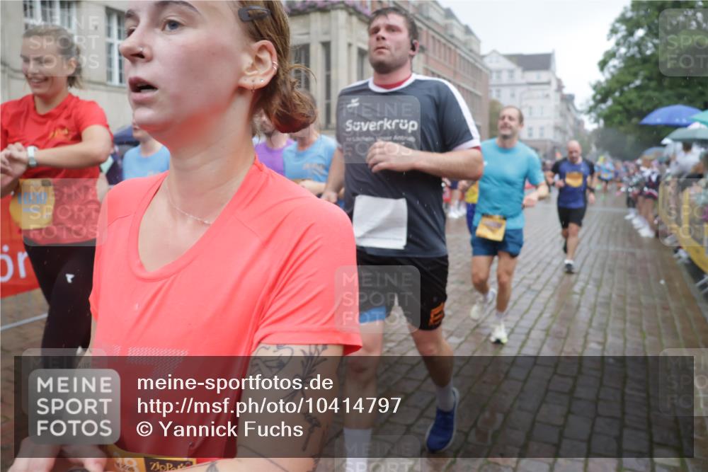 13.09.2026 - Kiel Lauf Yannick Fuchs http://msf.ph/oto/10414797 13.09.2026 10:46:38 Ziel 972, 1325, 1430, 2027, 2037, 2551, 2594, 3109, 3117, 3677, 4242, 4499, 4674, 4763, 5591, 5974, 6909, 7061, 8283, 8475, 8678, 8901, 9248, 9713, 9844, 9875, 10706, 10758, 10814, 11742, 11825, 12260, 12307, 12466, 12704, 206, 272, 498, 550, 1013, 1030, 1374, 1582, 1913, 2448, 2776, 3422, 4331, 4397, 4516, 5017, 5421, 5510, 5515, 6436, 6980, 7044, 7241, 7772, 7840, 7939, 8277, 8310, 8520, 8561, 9207, 9361, 9415, 9715, 10050, 10469, 10699, 10809, 10836, 11232, 11642, 12000 meine-sportfotos.de