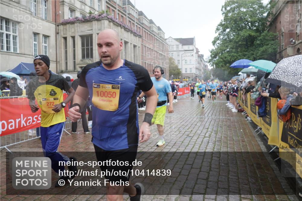 13.09.2026 - Kiel Lauf Yannick Fuchs http://msf.ph/oto/10414839 13.09.2026 10:46:40 Ziel 972, 1325, 1982, 2027, 2551, 2594, 2702, 3109, 3117, 3533, 3677, 4242, 4499, 4674, 4763, 5591, 5974, 6909, 7061, 8283, 8475, 8678, 8901, 9248, 9713, 9844, 9875, 10706, 10758, 10814, 11742, 11825, 12260, 12307, 12466, 206, 272, 498, 1013, 1430, 1913, 2037, 2448, 2776, 3422, 4331, 4397, 4516, 4763, 5017, 5421, 7044, 7241, 7840, 7939, 8277, 8310, 8520, 9207, 9361, 9415, 10050, 10469, 10699, 10809, 10836, 11232, 11642, 12000, 12704 meine-sportfotos.de