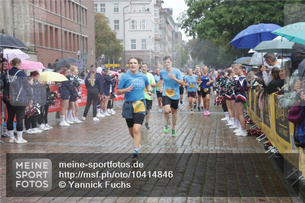 13.09.2026 - Kiel Lauf Yannick Fuchs http://msf.ph/oto/10414846 13.09.2026 10:46:42 Ziel 972, 1325, 1982, 2027, 2551, 2594, 2702, 3109, 3117, 3533, 3677, 4499, 4674, 5591, 5974, 6551, 6909, 8283, 8475, 8678, 8901, 9248, 9713, 9844, 9875, 10706, 10758, 10814, 11825, 12260, 12466, 206, 272, 972, 1013, 1430, 1913, 2037, 2448, 2776, 3422, 4242, 4331, 4397, 4516, 4763, 5017, 5421, 7044, 7061, 7241, 7840, 7939, 8277, 8310, 8520, 9361, 9415, 9844, 10469, 10699, 10836, 11232, 11642, 12000, 12704, 85, 111 meine-sportfotos.de
