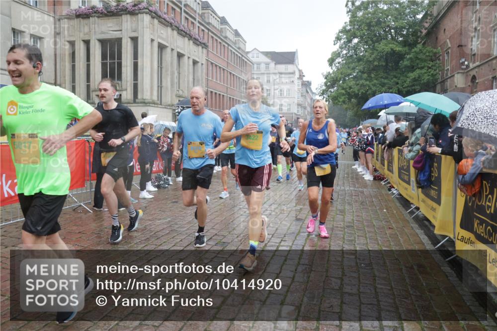 13.09.2026 - Kiel Lauf Yannick Fuchs http://msf.ph/oto/10414920 13.09.2026 10:46:47 Ziel 898, 1982, 2551, 2594, 2702, 3109, 3533, 3878, 3964, 4674, 5449, 5591, 5974, 6551, 6874, 6909, 8219, 8283, 8475, 8901, 9248, 9713, 9875, 10398, 10706, 10814, 11075, 12260, 12693, 206, 972, 1013, 1325, 1430, 1913, 2027, 2037, 2448, 2776, 3117, 3422, 3677, 4242, 4331, 4397, 4499, 4516, 4763, 5017, 5421, 7044, 7061, 7840, 8277, 8310, 8520, 8678, 9361, 9415, 9844, 9875, 10469, 10699, 10758, 10836, 11232, 11642, 12000, 12704, 85, 111 meine-sportfotos.de