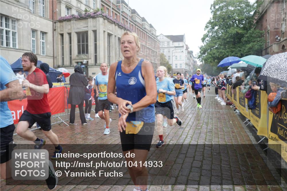 13.09.2026 - Kiel Lauf Yannick Fuchs http://msf.ph/oto/10414933 13.09.2026 10:46:48 Ziel 189, 898, 1982, 2551, 2576, 2594, 2702, 3109, 3533, 3878, 3964, 4674, 5449, 5591, 5974, 6551, 6874, 6909, 8219, 8283, 8475, 8901, 9248, 9713, 10144, 10305, 10398, 10706, 10814, 11075, 12260, 12693, 206, 972, 1013, 1325, 1430, 1913, 2027, 2037, 2448, 2776, 3117, 3422, 3677, 4242, 4331, 4397, 4499, 4516, 4763, 5017, 5421, 7044, 7061, 7840, 8277, 8310, 8520, 8678, 9361, 9415, 9844, 9875, 10469, 10699, 10758, 10836, 11232, 11642, 12000, 12704, 85, 111 meine-sportfotos.de