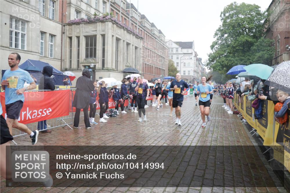 13.09.2026 - Kiel Lauf Yannick Fuchs http://msf.ph/oto/10414994 13.09.2026 10:46:51 Ziel 184, 189, 226, 898, 1169, 1982, 2551, 2576, 2702, 2728, 3533, 3878, 3964, 4014, 4147, 4674, 5449, 6551, 6874, 6909, 7089, 8219, 8283, 8475, 8901, 9248, 9474, 9713, 10088, 10144, 10305, 10398, 10706, 10814, 11075, 11441, 12260, 12693, 206, 972, 1013, 1325, 1430, 1913, 2027, 2037, 2594, 2776, 3109, 3117, 3677, 4242, 4331, 4397, 4499, 4516, 4763, 5591, 5974, 7061, 8277, 8475, 8520, 8678, 9361, 9415, 9844, 9875, 10469, 10699, 10758, 10836, 11232, 12000, 12704, 85, 111, 116 meine-sportfotos.de