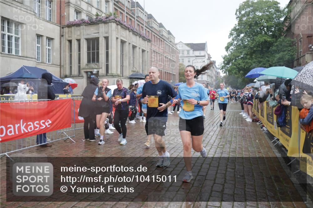 13.09.2026 - Kiel Lauf Yannick Fuchs http://msf.ph/oto/10415011 13.09.2026 10:46:53 Ziel 184, 189, 226, 404, 898, 1169, 1982, 2551, 2576, 2702, 2728, 3533, 3878, 3964, 4014, 4147, 5449, 6551, 6874, 7089, 8219, 8283, 8901, 9044, 9048, 9474, 9713, 10088, 10144, 10197, 10305, 10398, 10814, 11075, 11343, 11441, 12693, 206, 972, 1325, 1430, 1913, 2027, 2037, 2551, 2594, 3109, 3117, 3677, 4242, 4331, 4499, 4674, 4763, 5591, 5974, 6909, 7061, 8277, 8283, 8475, 8520, 8678, 8901, 9415, 9844, 9875, 10469, 10758, 10836, 11232, 12000, 12704, 85, 111, 116 meine-sportfotos.de