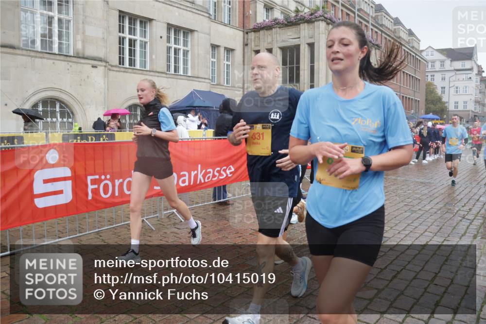 13.09.2026 - Kiel Lauf Yannick Fuchs http://msf.ph/oto/10415019 13.09.2026 10:46:54 Ziel 184, 189, 226, 404, 525, 898, 1169, 1982, 2576, 2702, 2728, 3533, 3878, 3964, 4014, 4147, 5449, 6551, 6874, 7089, 8219, 8364, 9044, 9048, 9474, 10088, 10144, 10197, 10305, 10398, 11075, 11343, 11441, 12693, 206, 972, 1325, 1430, 1913, 2027, 2037, 2551, 2594, 3109, 3117, 3533, 3677, 4242, 4331, 4499, 4674, 4763, 5591, 5974, 6909, 7061, 8277, 8283, 8475, 8520, 8678, 8901, 9415, 9844, 9875, 10469, 10758, 10836, 11232, 12000, 12704, 85, 111, 116, 1913, 8520 meine-sportfotos.de