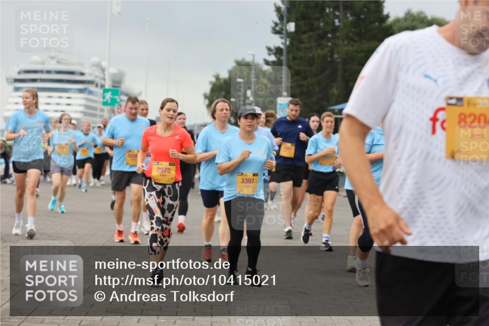 13.09.2026 - Kiel Lauf Andreas Tolksdorf http://msf.ph/oto/10415021 13.09.2026 10:06:04 Kiellinie 1038, 2975, 3397, 820 meine-sportfotos.de